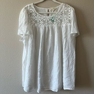 (NEVER WORN) Elegant White Lace Blouse